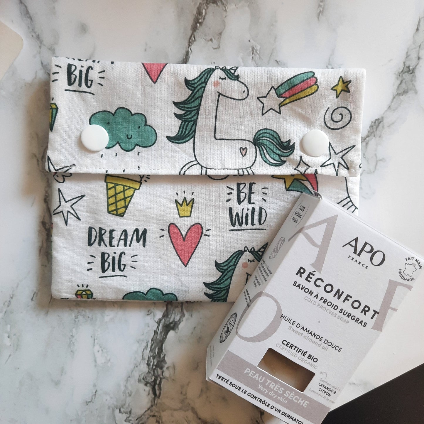 Pochette imperméable multi-usages – Idéale pour protections, savons, snacks et plus !