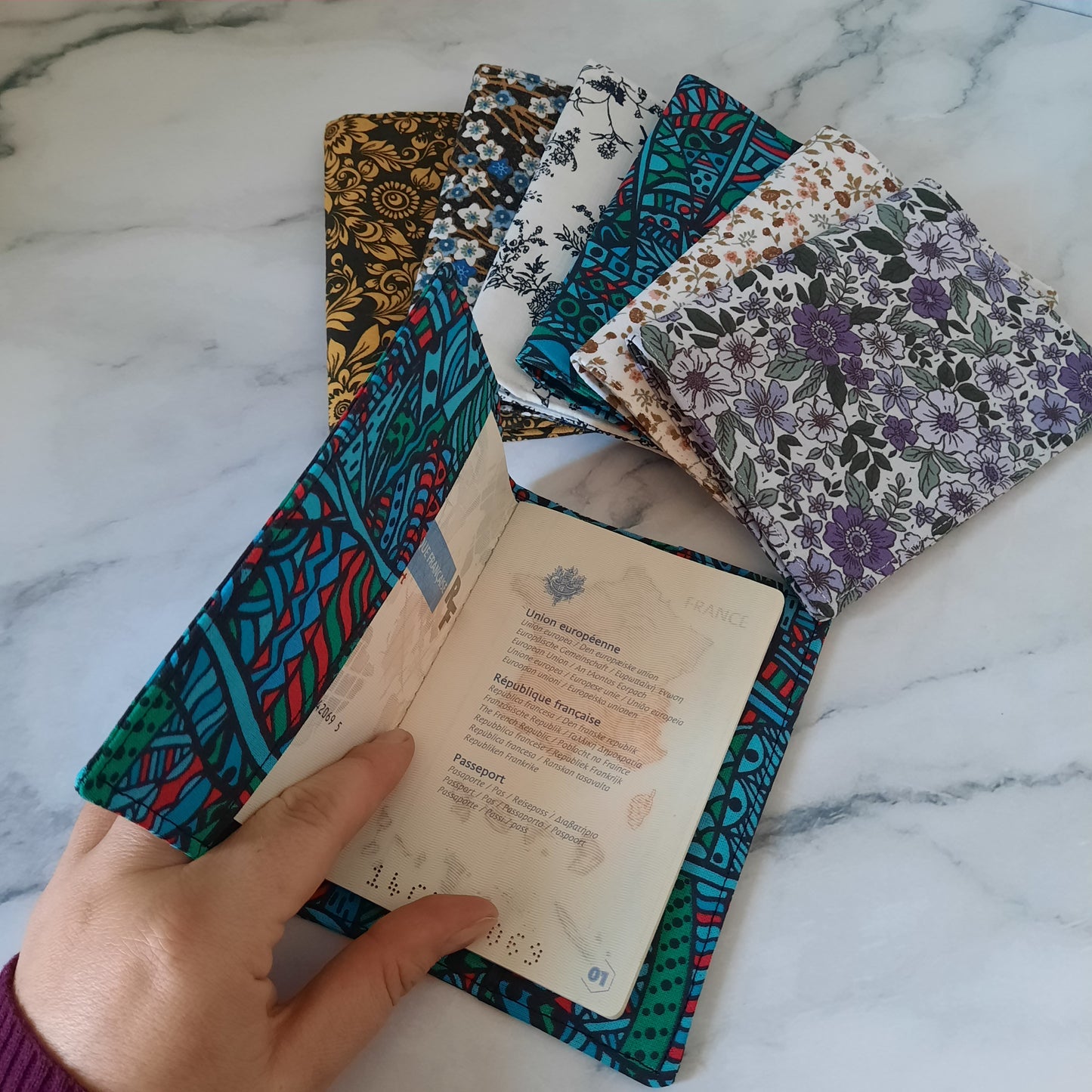 protege passeport chic et elegant grapique bleu